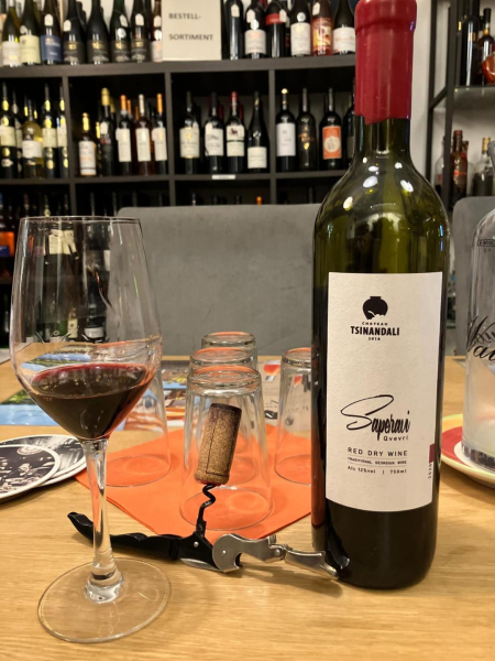 SAPERAVI, QVEVRI. Rotwein trocken